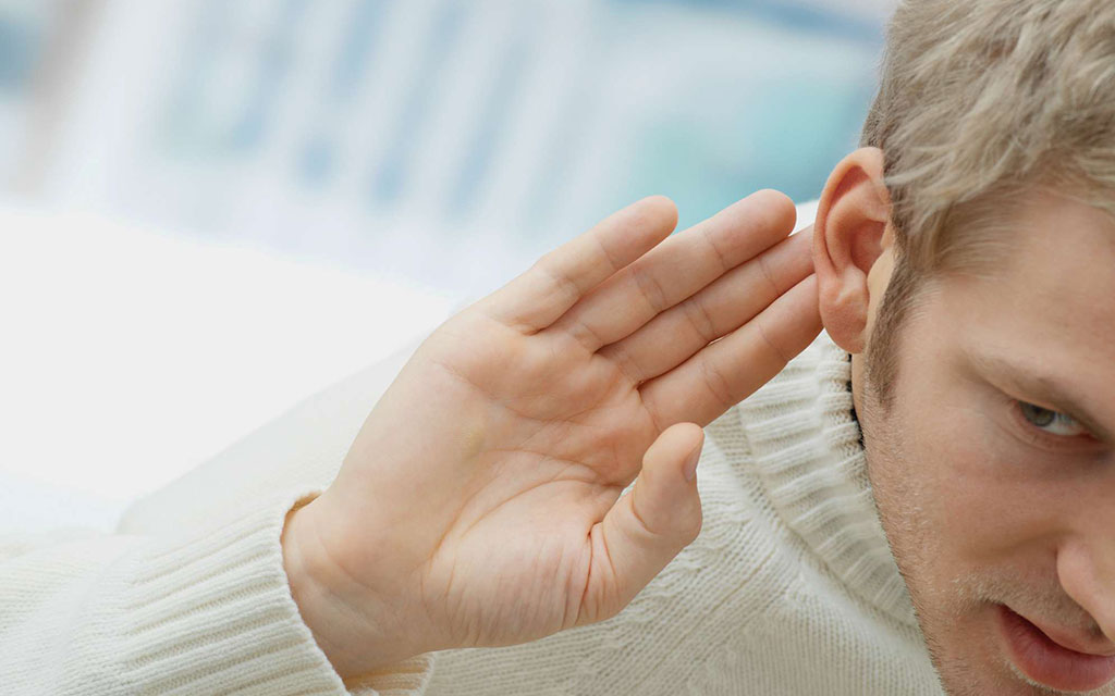 người bệnh càm giác tai có tiếng ù