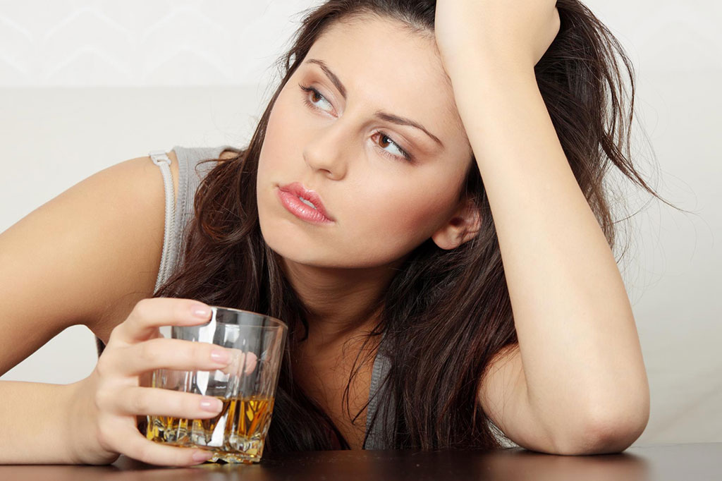 Nghiện rượu thường làm cho phụ nữ rất khó mang thai