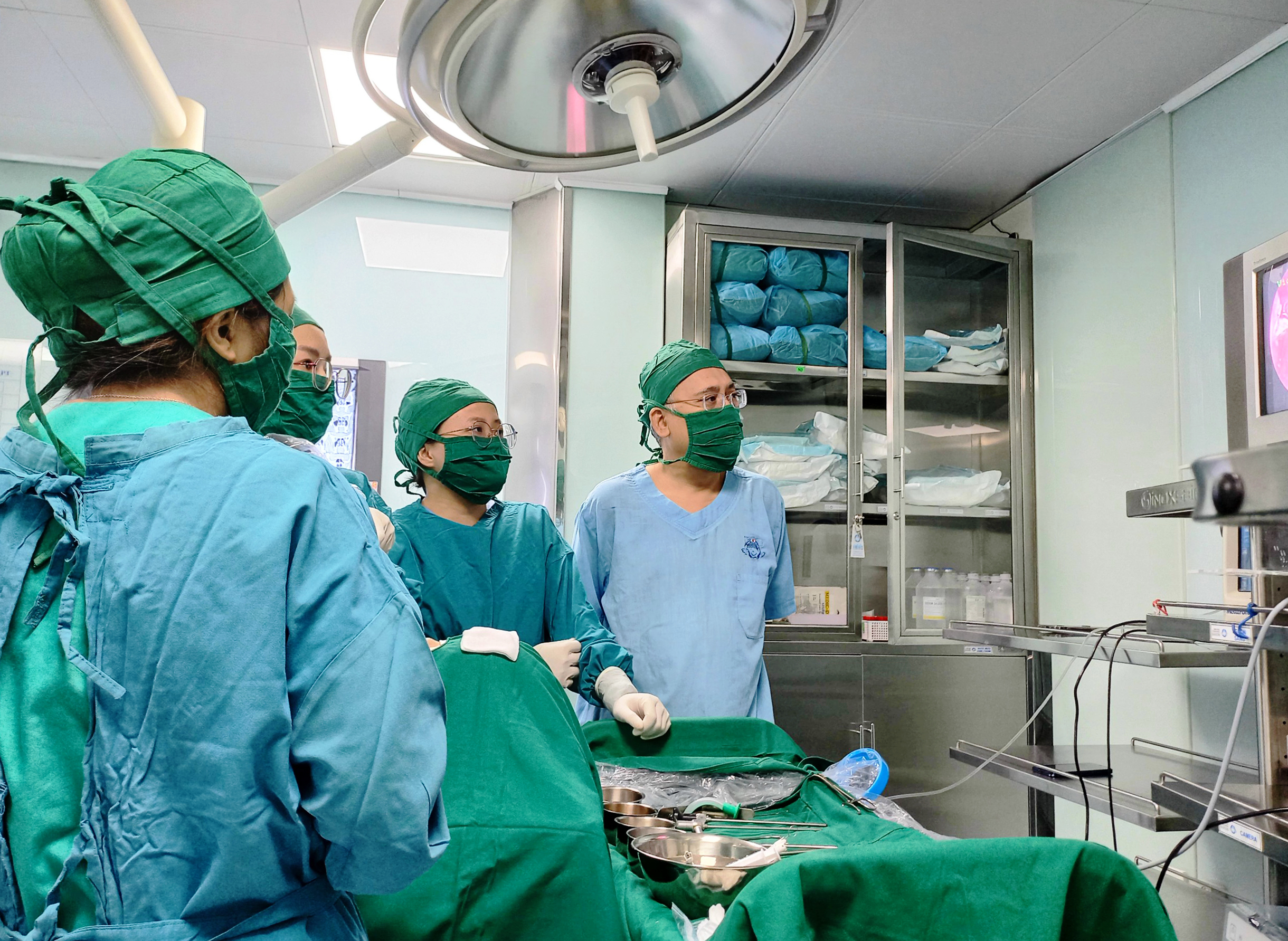 Bệnh viện Tai Mũi Họng Sài Gòn đẩy mạnh hợp tác chuyển giao kỹ thuật cấy điện cực ốc điện tử cùng bệnh viện Tai Mũi Họng thành phố Hồ Chí Minh
